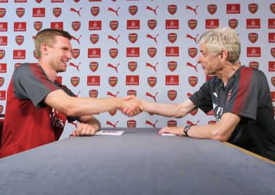 Per Mertesacker v Arsène Wenger | Emirates Airline